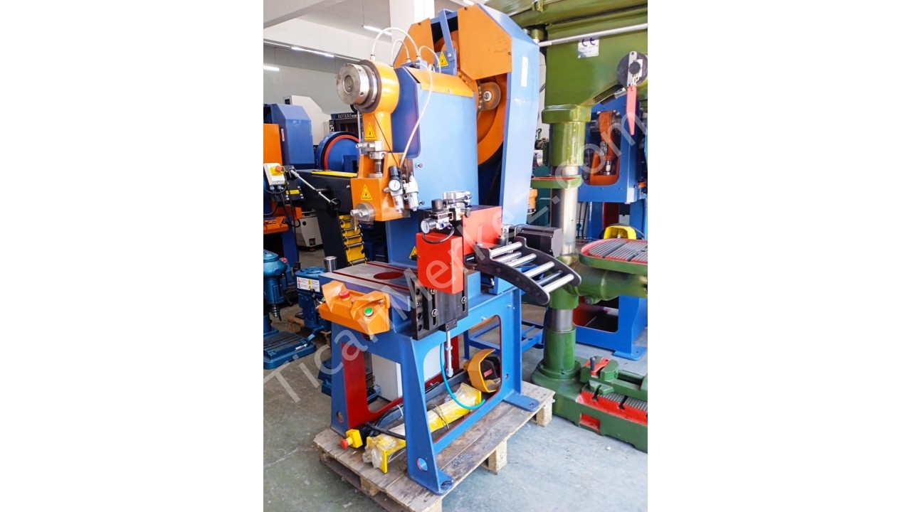 15 TON HAVA KAV.EKSANTRİK PRES SERVO SÜRÜCÜLÜ VE RULO AÇICILI