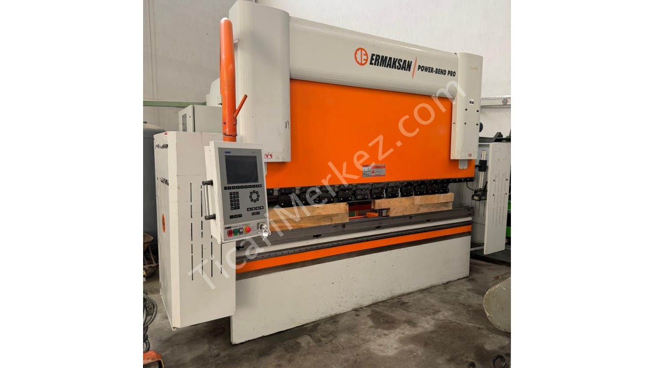ERMAKSAN MARKA 3 METRE 135 TON 4 EKSEN CNC HİDROLİK ABKANT PRES