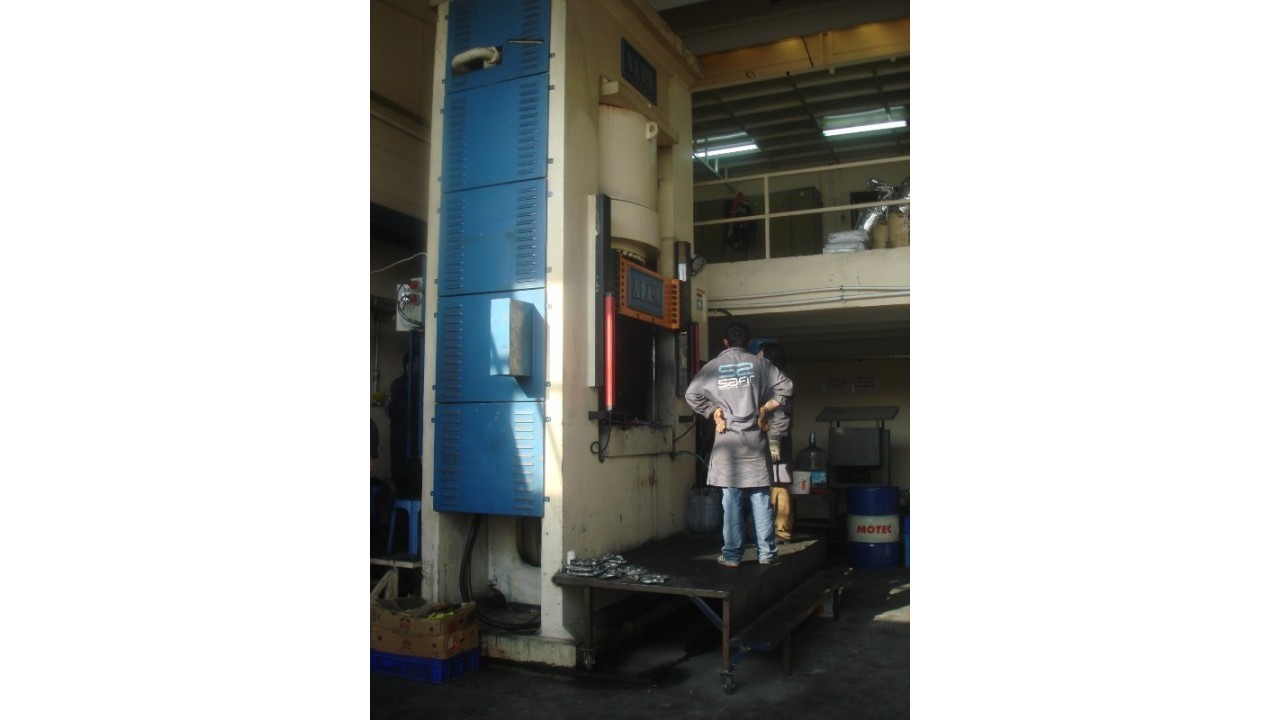 3000 Ton Alpa Marka Sıvama Pres 2002 Model