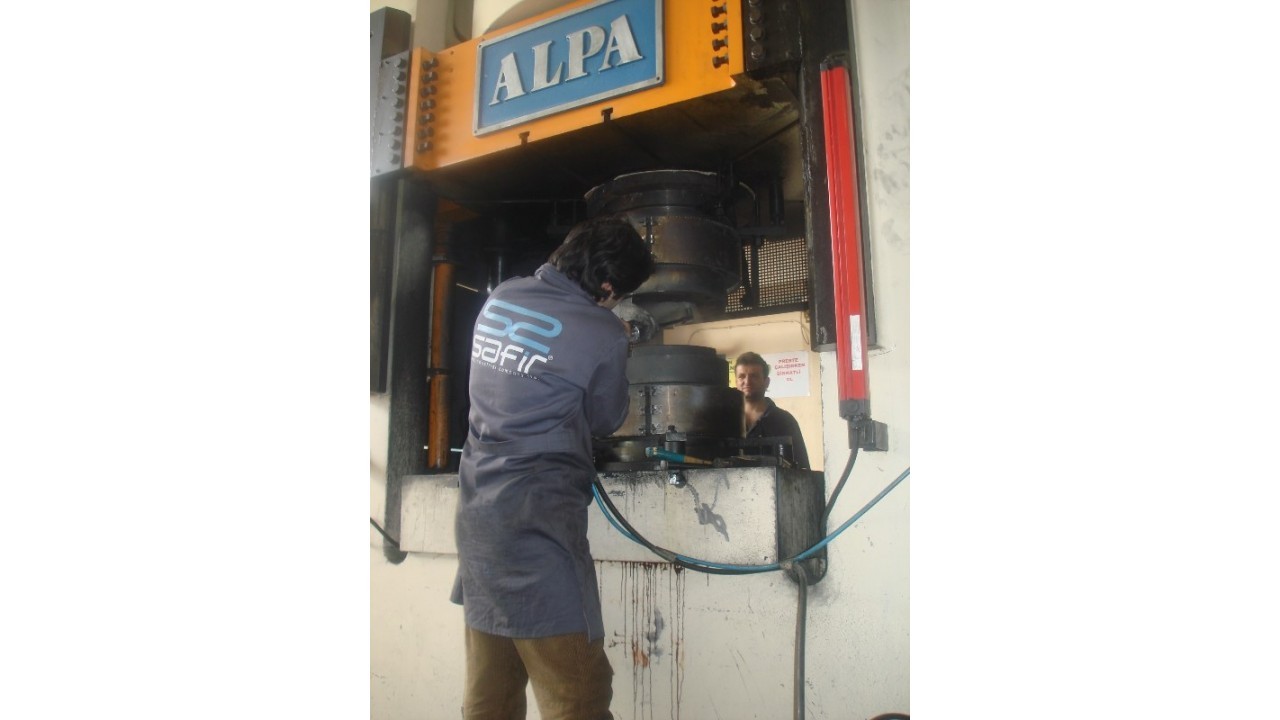 3000 Ton Alpa Marka Sıvama Pres 2002 Model