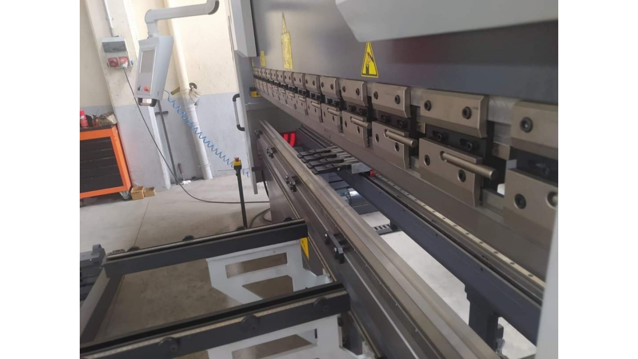 CNC 3100 x 135 Ton 4 Eksen Linda Abkant Pres - Press Brake ( SIFIR )