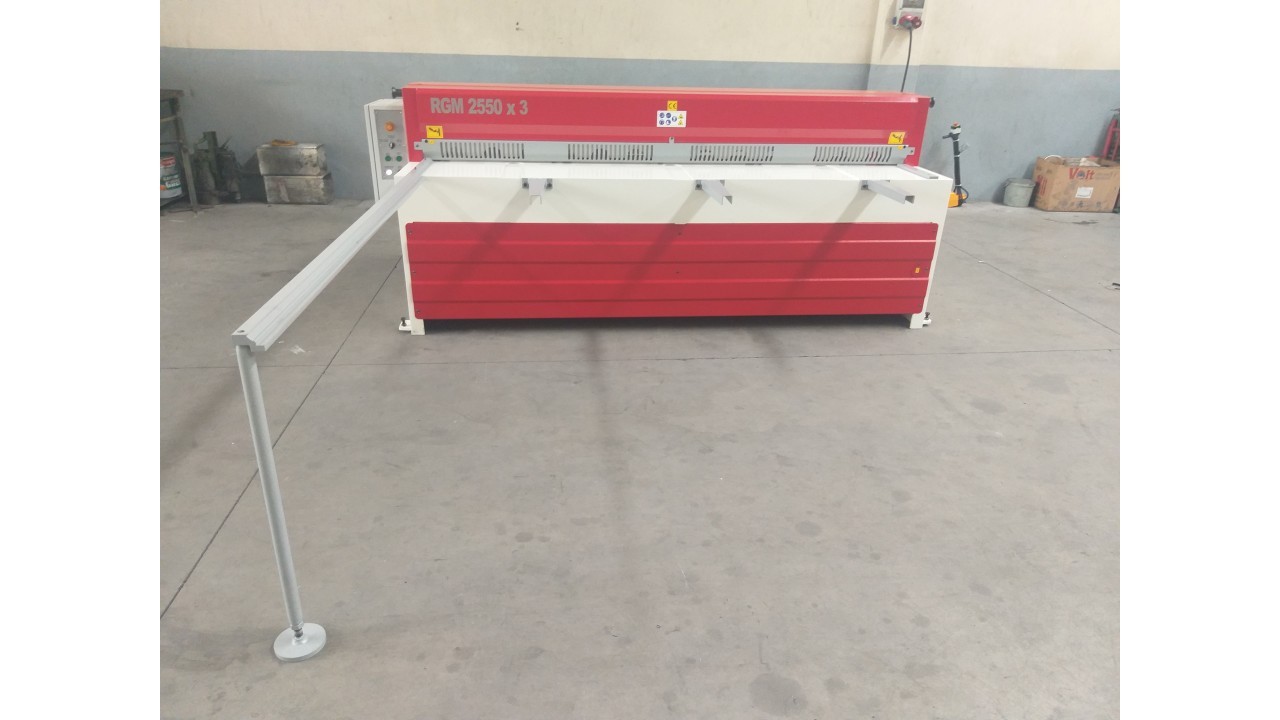 LRGM 2550 x 3mm Rediktörlü LİNDA Machine Marka Giyotin Makas