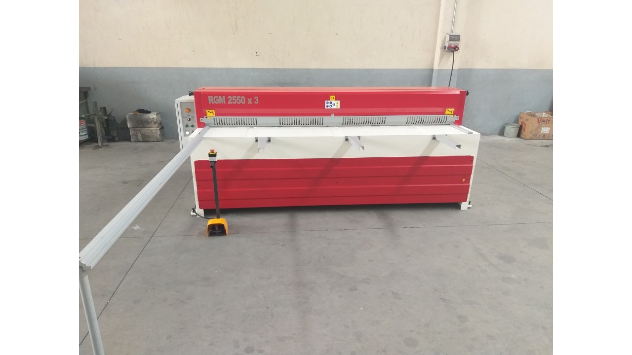 LRGM 2550 x 3mm Rediktörlü LİNDA Machine Marka Giyotin Makas