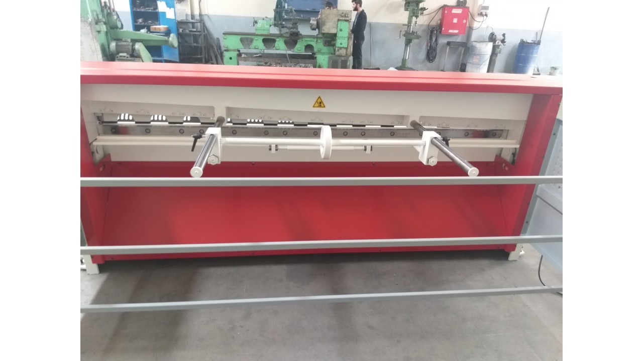 LRGM 2550 x 3mm Rediktörlü LİNDA Machine Marka Giyotin Makas