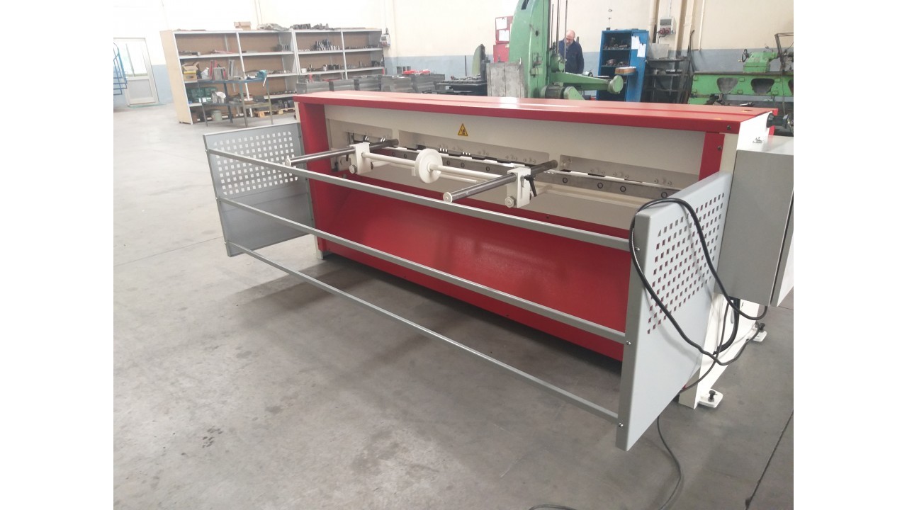 LRGM 2550 x 3mm Rediktörlü LİNDA Machine Marka Giyotin Makas