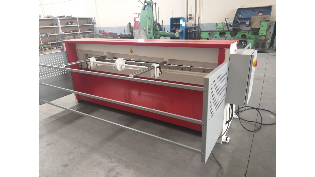 LRGM 2550 x 3mm Rediktörlü LİNDA Machine Marka Giyotin Makas
