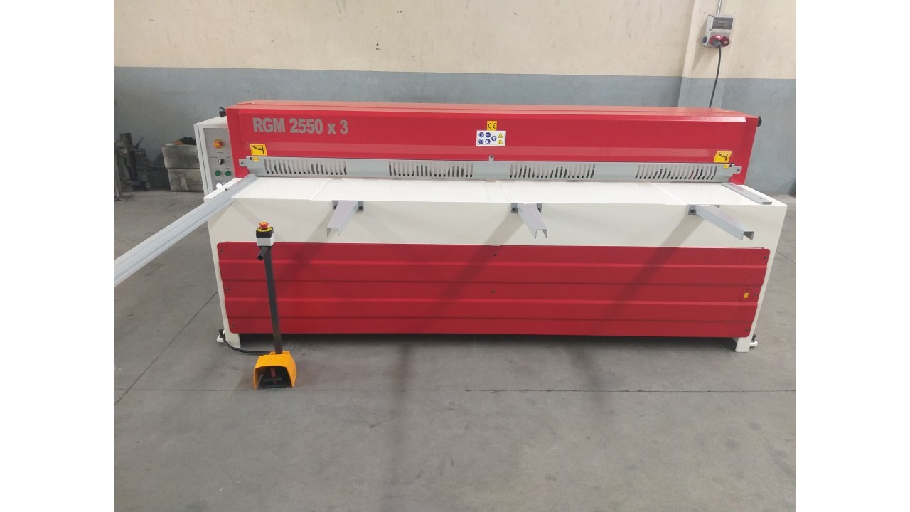 LRGM 2550 x 3mm Rediktörlü LİNDA Machine Marka Giyotin Makas