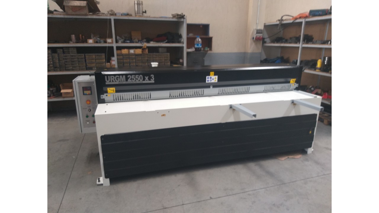 LRGM 2550 x 3mm Rediktörlü LİNDA Machine Marka Giyotin Makas
