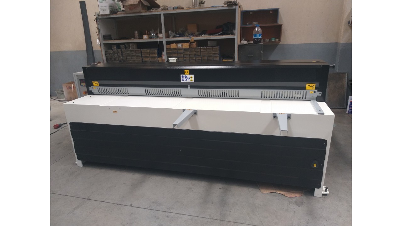 LRGM 2550 x 3mm Rediktörlü LİNDA Machine Marka Giyotin Makas