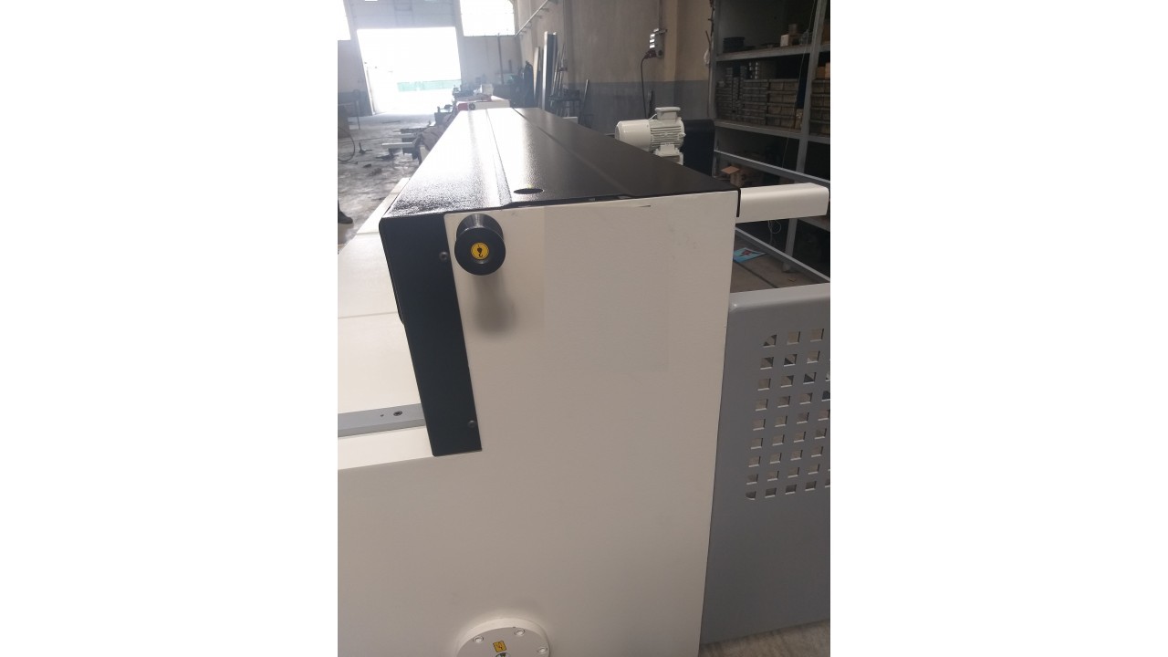 LRGM 2550 x 3mm Rediktörlü LİNDA Machine Marka Giyotin Makas