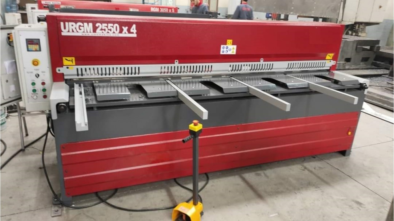 LRGM 2550 x 4mm Rediktörlü Giyotin Makas LİNDA MACHİNE - Guillotine Machines