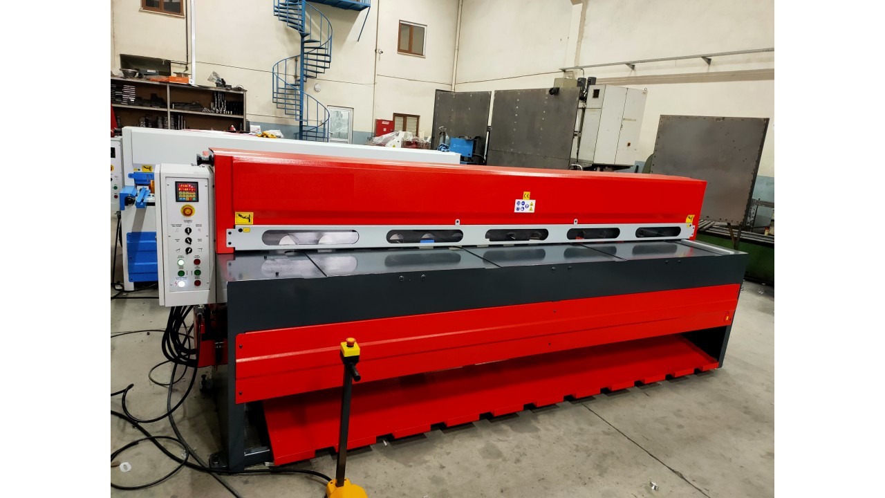 LRGM 3050 x 3mm Rediktörlü Nc Kontrollü 750mm LİNDA Machine Giyotin Makas