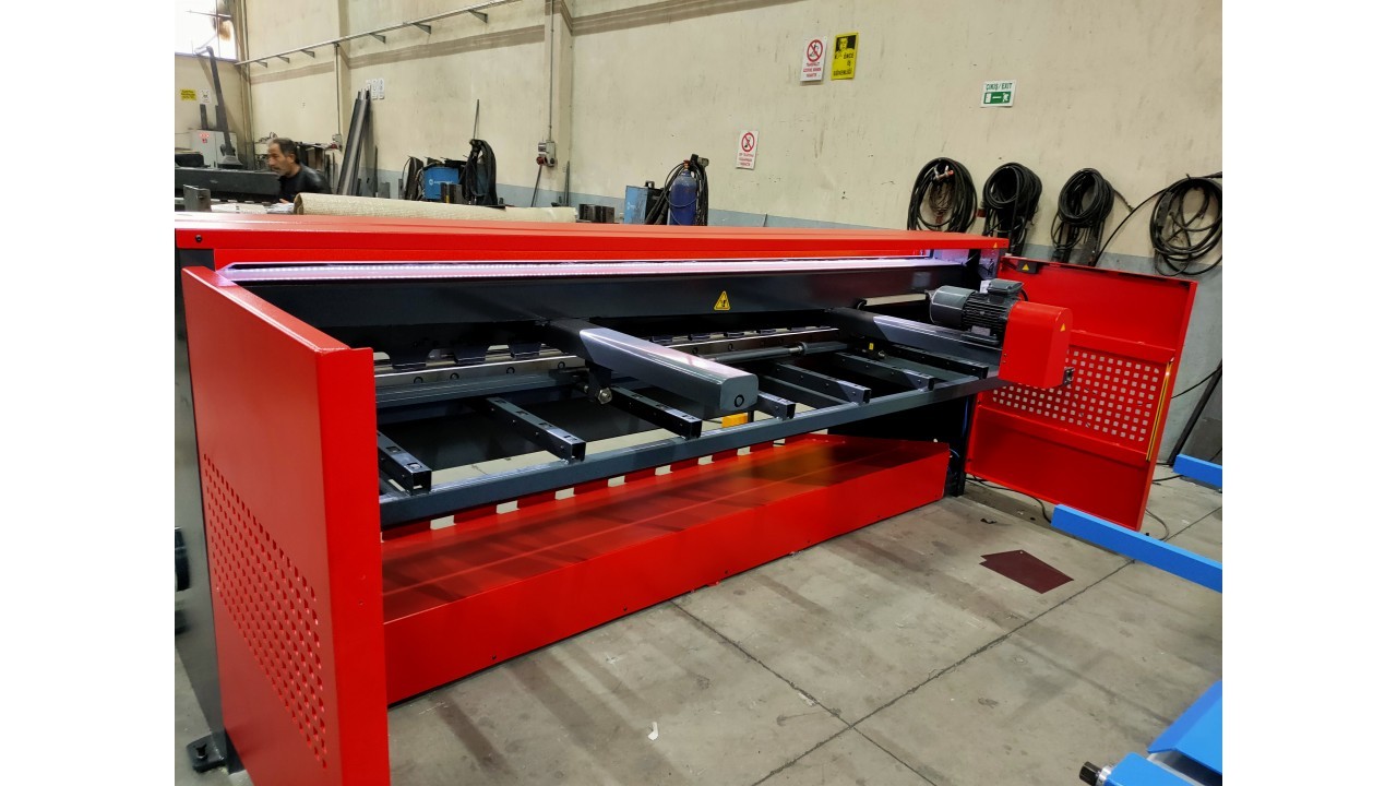 LRGM 3050 x 3mm Rediktörlü Nc Kontrollü 750mm LİNDA Machine Giyotin Makas