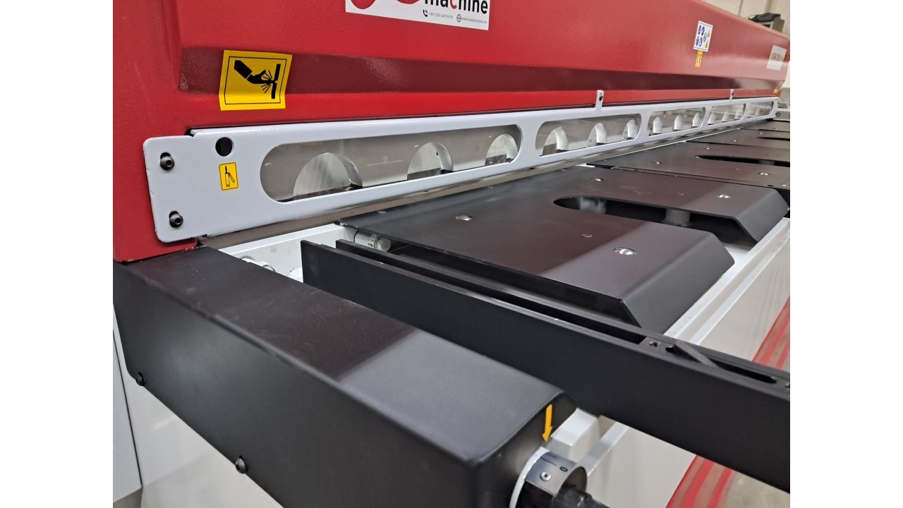 LRGM 3050 x 4mm NC Kontrollü Rediktörlü Giyotin Makas LİNDA MACHİNE - Guillotine Machines