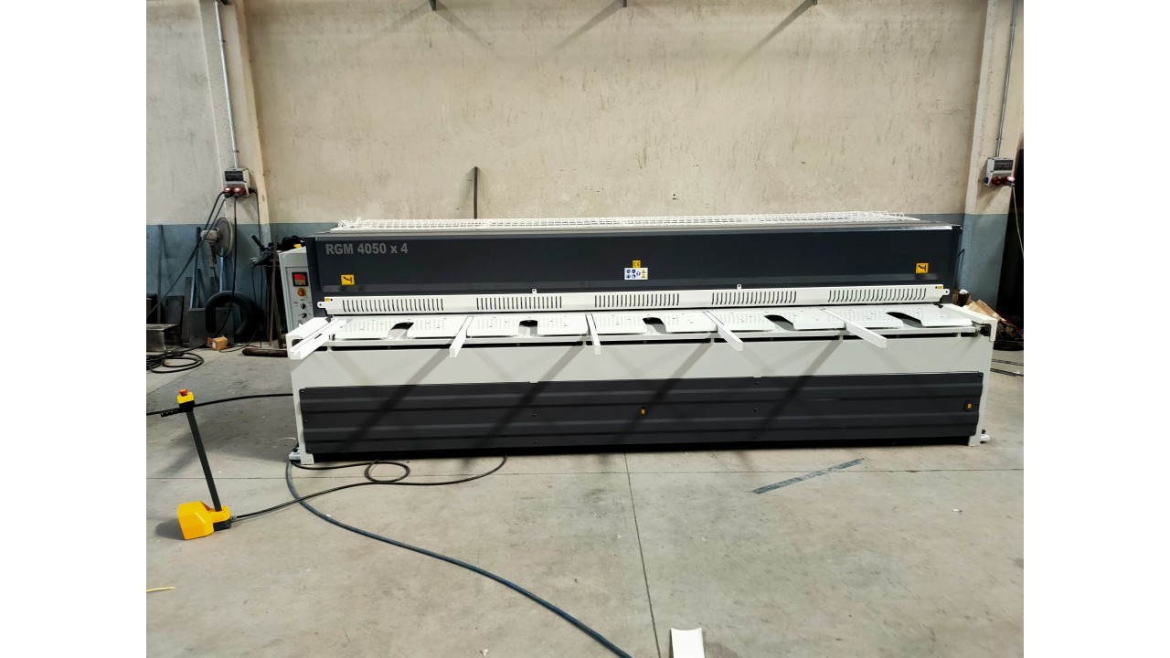 LRGM 4050 x 4mm Rediktörlü Nc Kontrollü 750mm LİNDA Machine Marka Giyotin Makas