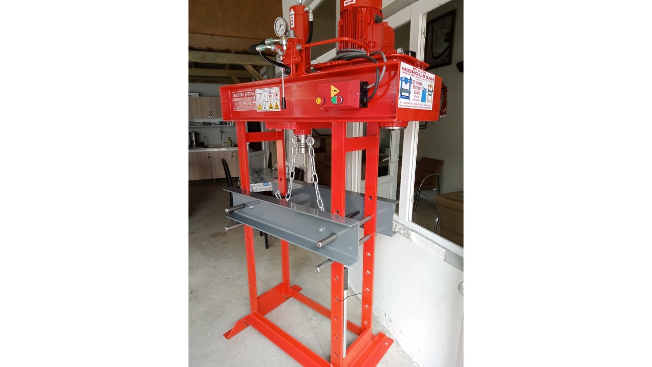 25 Ton Motorlu Pres